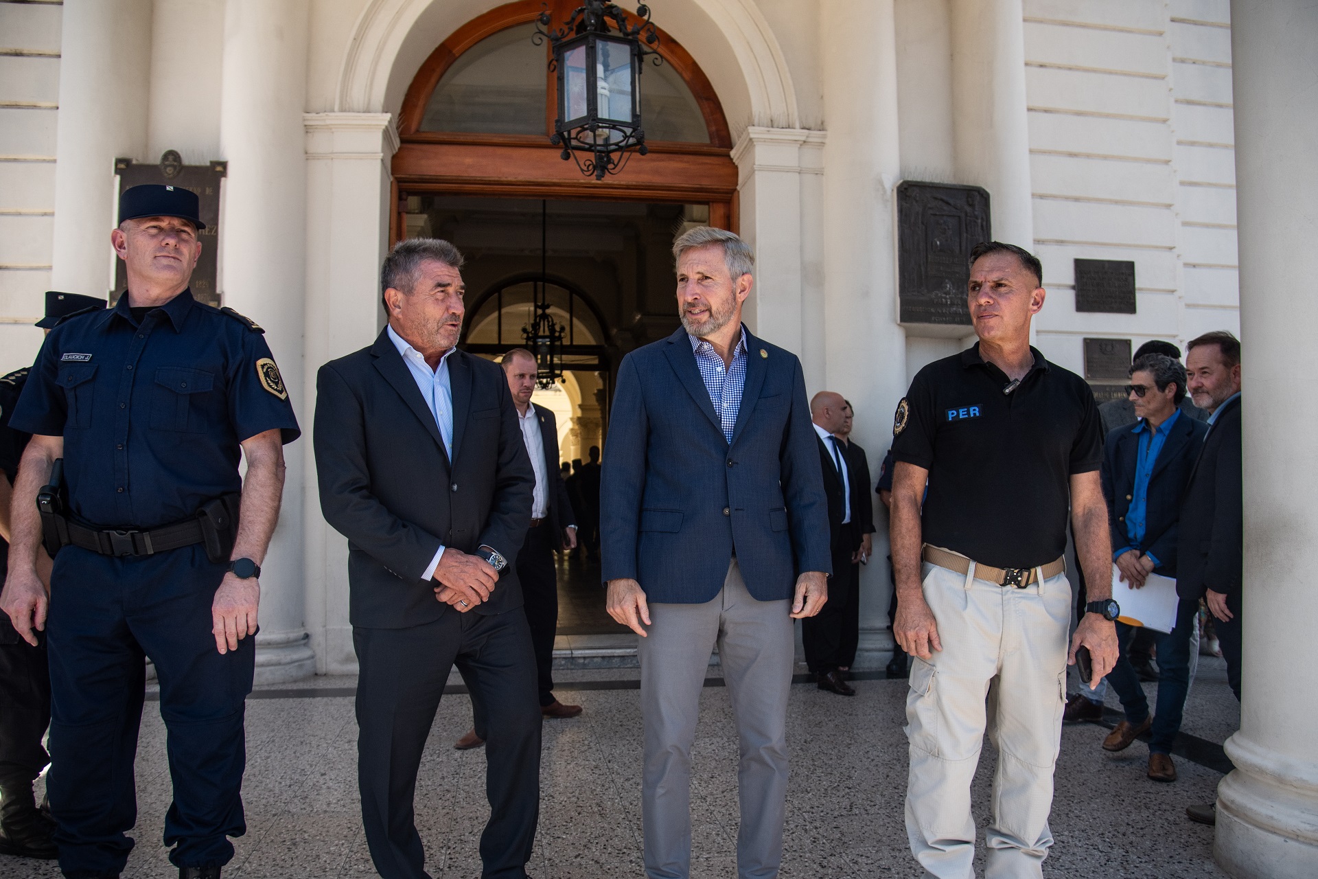 El Gobierno provincial dispuso una mejora salarial para la Policía y el Servicio Penitenciario