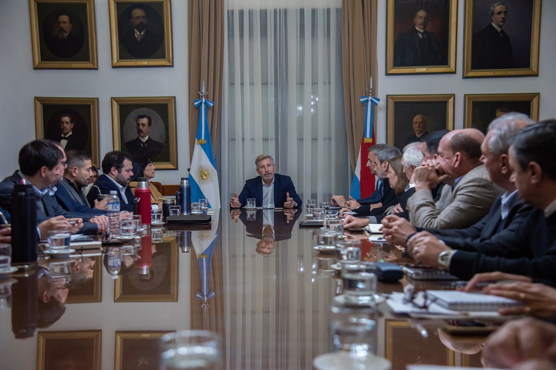 Obras, producción, salud y energía marcaron la agenda de la reunión de gabinete
